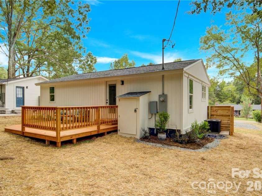 515 Roberts Avenue, York, SC 29745.  MLS# CAR4403081, YatesRealty ID 36134. 