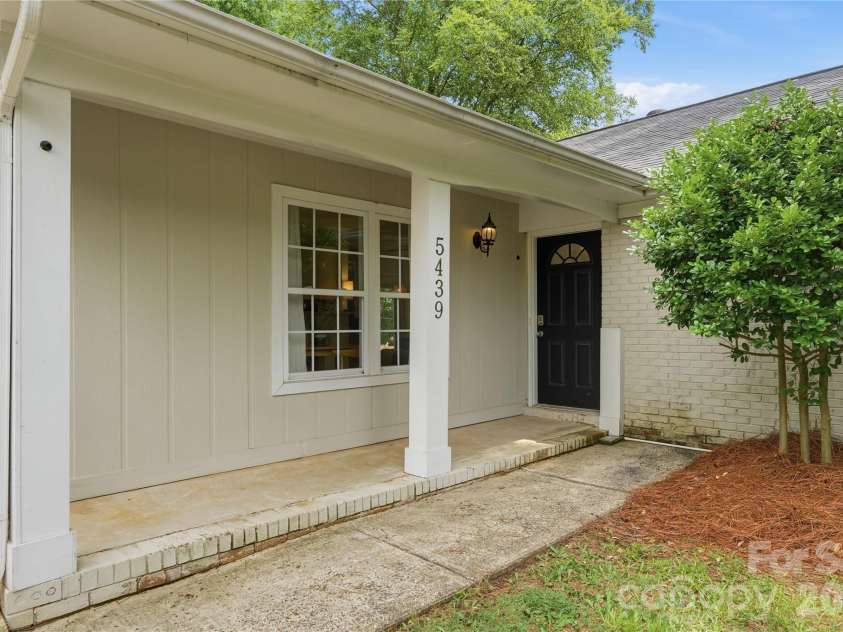 5439 Autumn End Circle, Charlotte, NC 28212.  MLS# CAR4394055, YatesRealty ID 36135. 