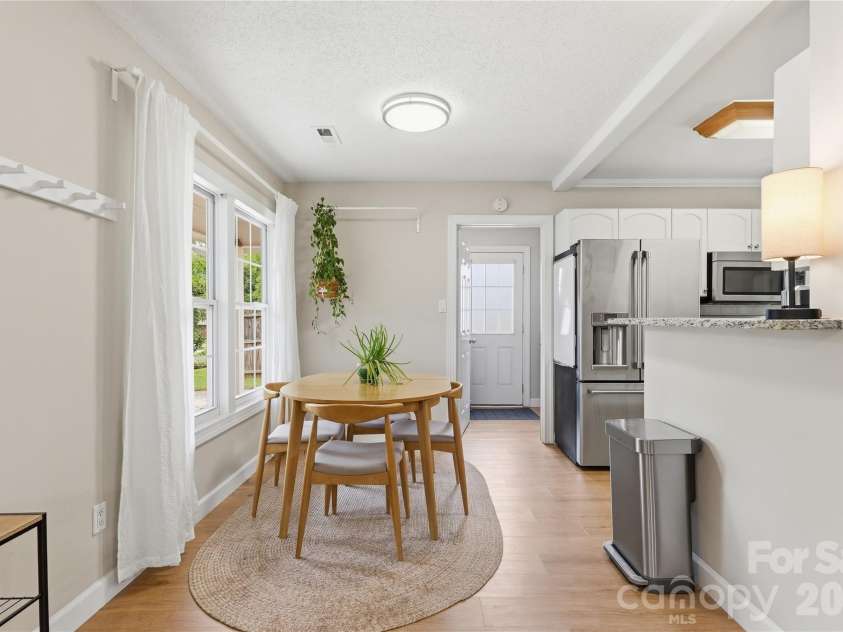 5439 Autumn End Circle, Charlotte, NC 28212.  MLS# CAR4394055, YatesRealty ID 36135. 