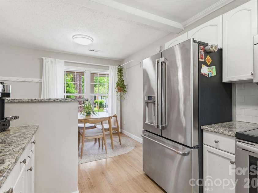 5439 Autumn End Circle, Charlotte, NC 28212.  MLS# CAR4394055, YatesRealty ID 36135. 