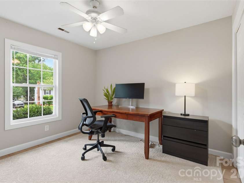 5439 Autumn End Circle, Charlotte, NC 28212.  MLS# CAR4394055, YatesRealty ID 36135. 