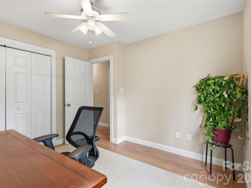5439 Autumn End Circle, Charlotte, NC 28212.  MLS# CAR4394055, YatesRealty ID 36135. 
