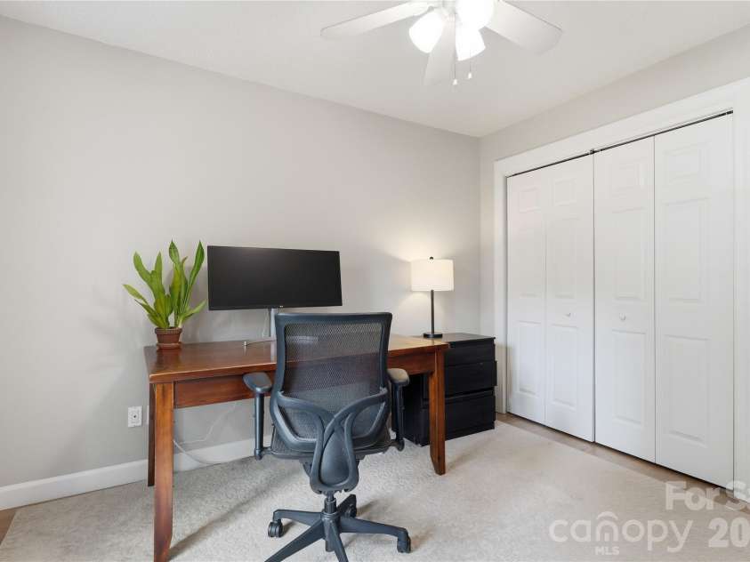 5439 Autumn End Circle, Charlotte, NC 28212.  MLS# CAR4394055, YatesRealty ID 36135. 