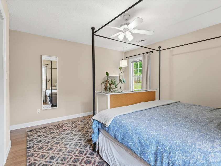 5439 Autumn End Circle, Charlotte, NC 28212.  MLS# CAR4394055, YatesRealty ID 36135. 