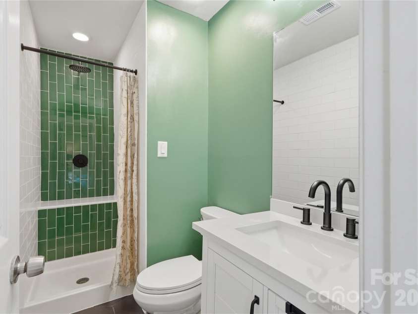 5439 Autumn End Circle, Charlotte, NC 28212.  MLS# CAR4394055, YatesRealty ID 36135. 