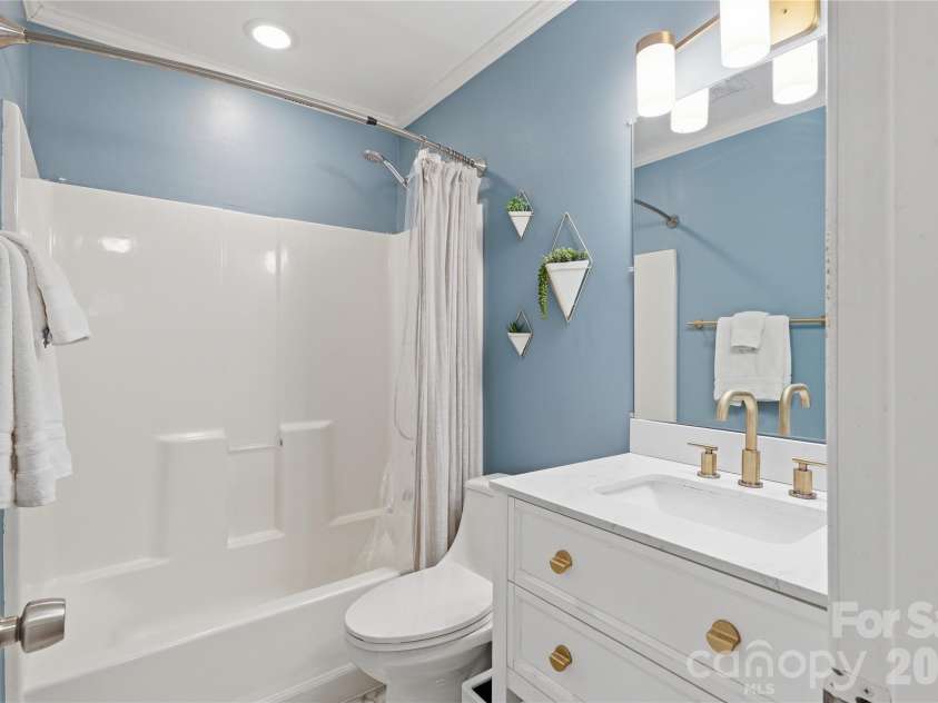 5439 Autumn End Circle, Charlotte, NC 28212.  MLS# CAR4394055, YatesRealty ID 36135. 