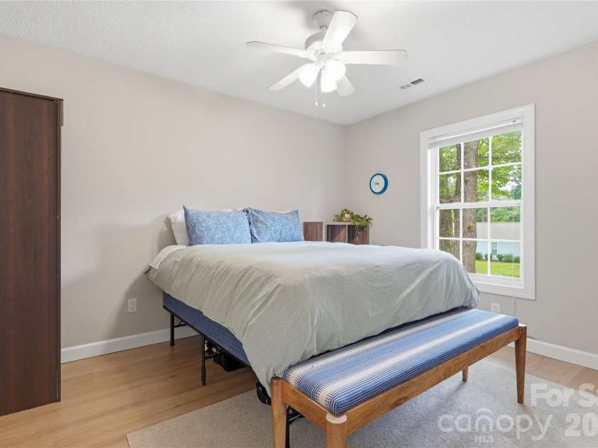 5439 Autumn End Circle, Charlotte, NC 28212.  MLS# CAR4394055, YatesRealty ID 36135. 