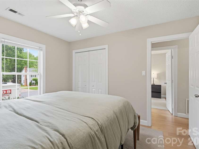 5439 Autumn End Circle, Charlotte, NC 28212.  MLS# CAR4394055, YatesRealty ID 36135. 