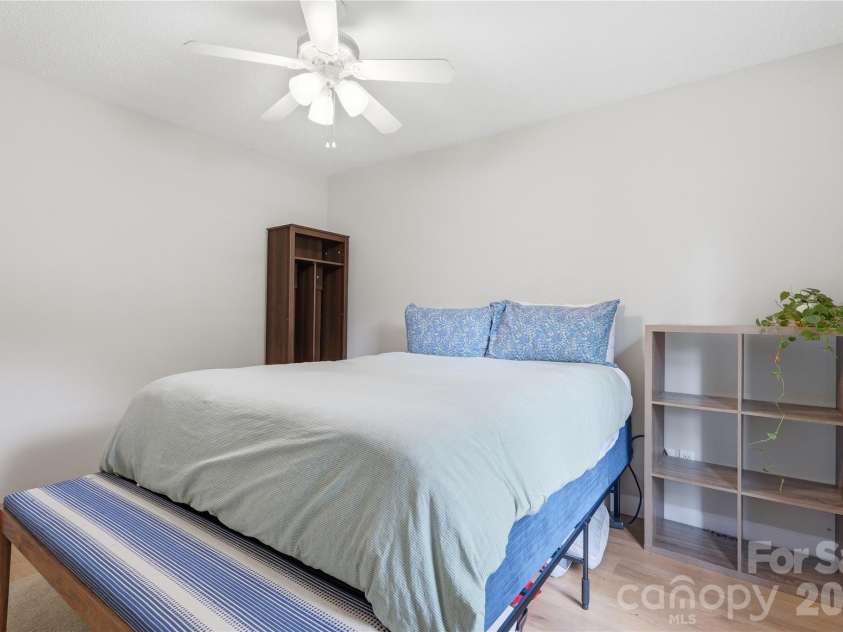 5439 Autumn End Circle, Charlotte, NC 28212.  MLS# CAR4394055, YatesRealty ID 36135. 