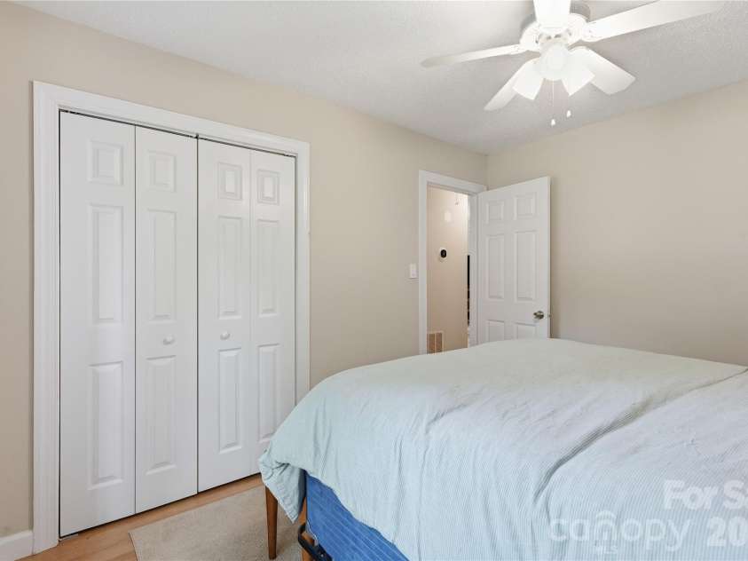 5439 Autumn End Circle, Charlotte, NC 28212.  MLS# CAR4394055, YatesRealty ID 36135. 
