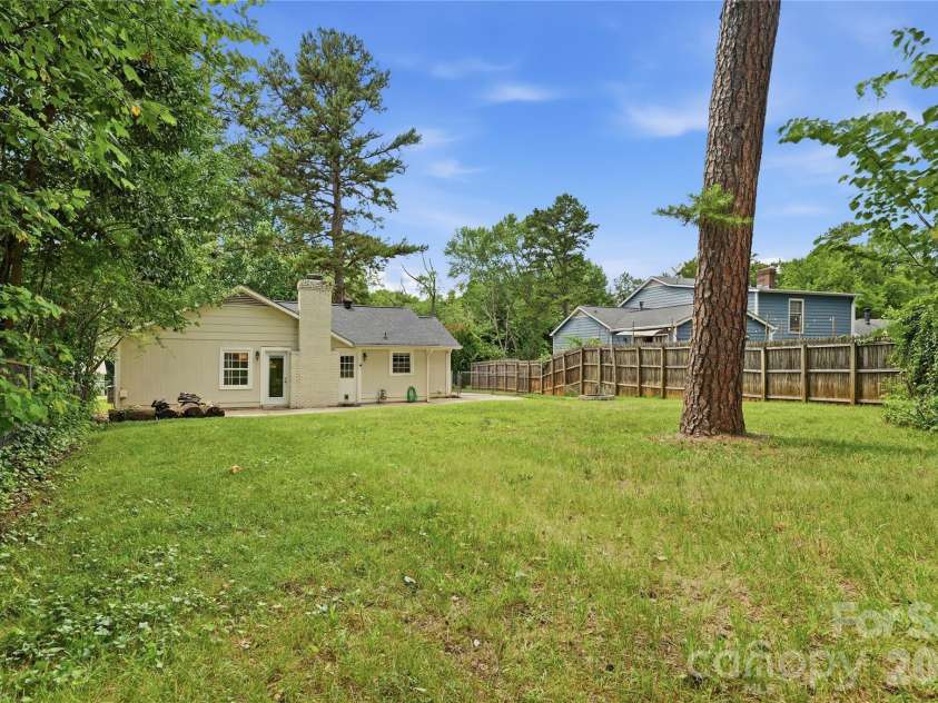 5439 Autumn End Circle, Charlotte, NC 28212.  MLS# CAR4394055, YatesRealty ID 36135. 