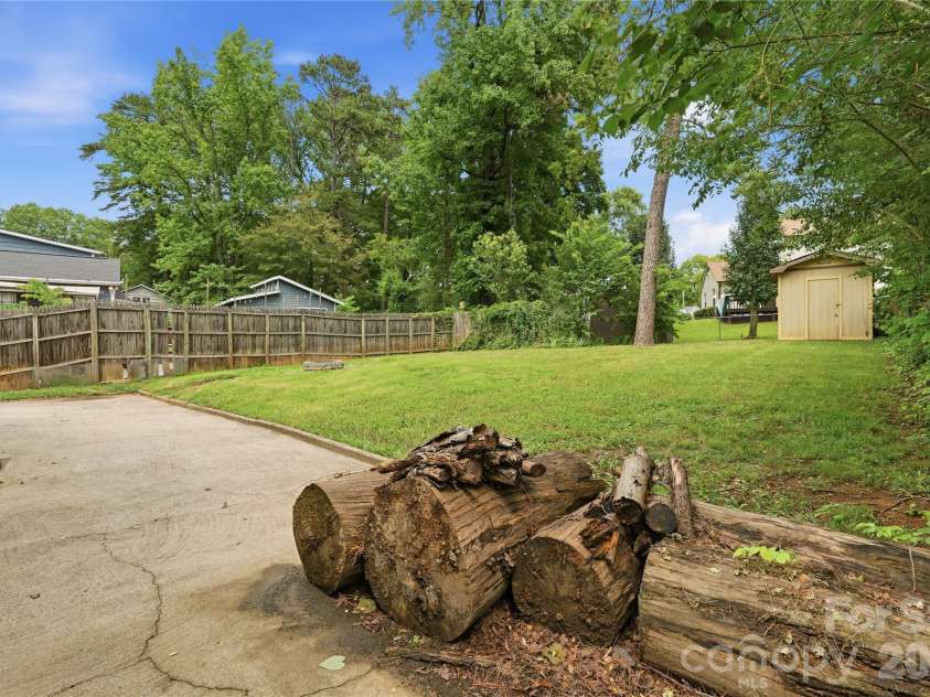 5439 Autumn End Circle, Charlotte, NC 28212.  MLS# CAR4394055, YatesRealty ID 36135. 
