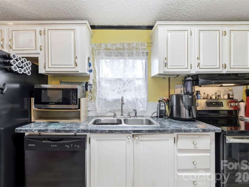 2143 Templeton Road, Clover, SC 29710.  MLS# CAR4398343, YatesRealty ID 36137. 