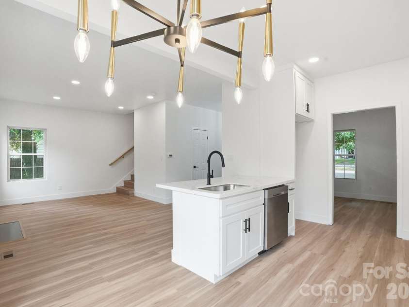 5846 Hanna Court, Charlotte, NC 28212.  MLS# CAR4391217, YatesRealty ID 36138. Open floorplan
