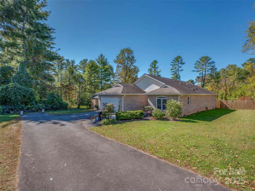 949 Kanuga Road, Hendersonville, NC 28739.  MLS# CAR4312673, YatesRealty ID 3614. 