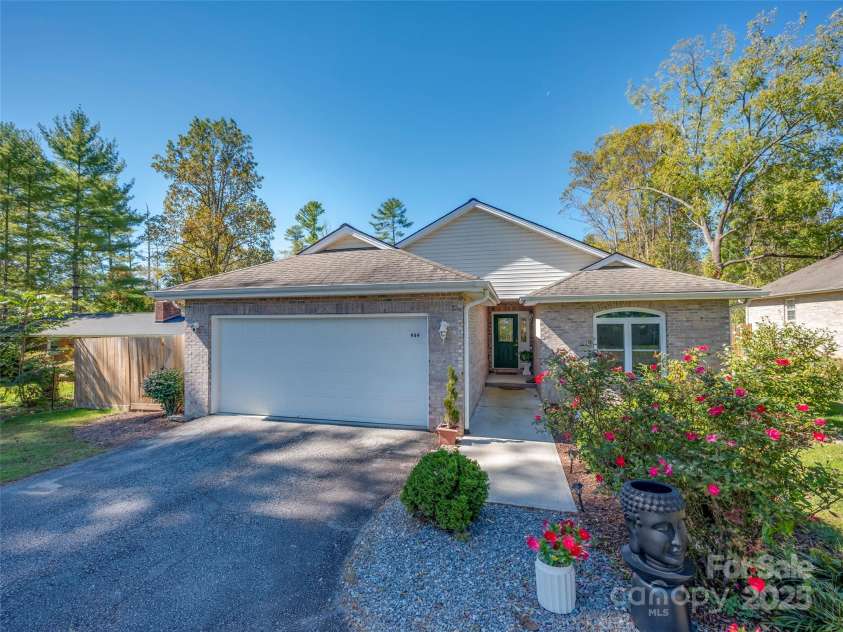 949 Kanuga Road, Hendersonville, NC 28739.  MLS# CAR4312673, YatesRealty ID 3614. 