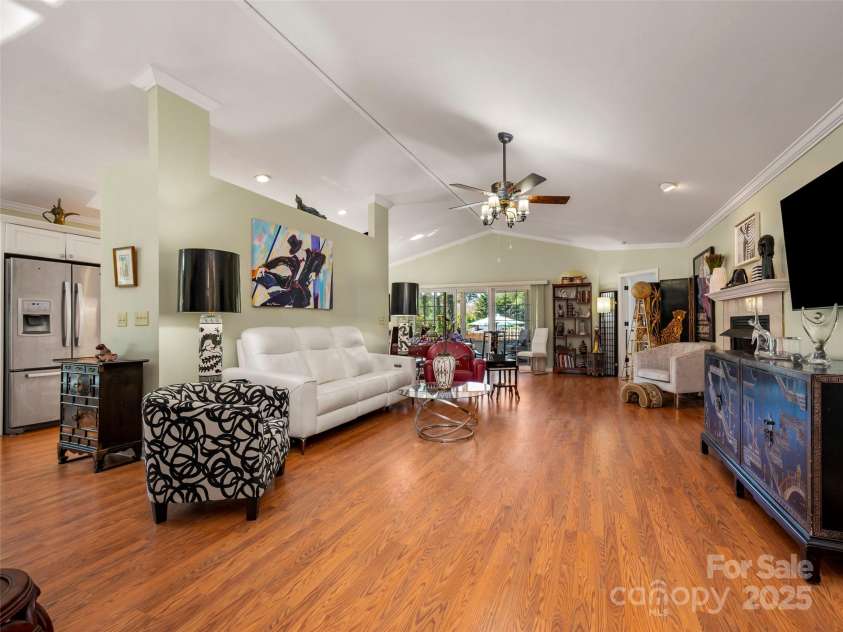 949 Kanuga Road, Hendersonville, NC 28739.  MLS# CAR4312673, YatesRealty ID 3614. 