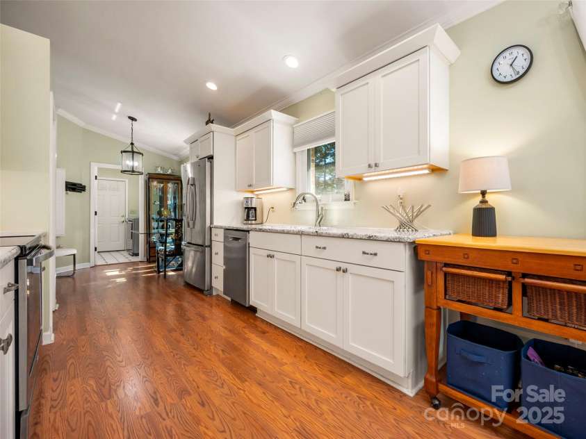 949 Kanuga Road, Hendersonville, NC 28739.  MLS# CAR4312673, YatesRealty ID 3614. 