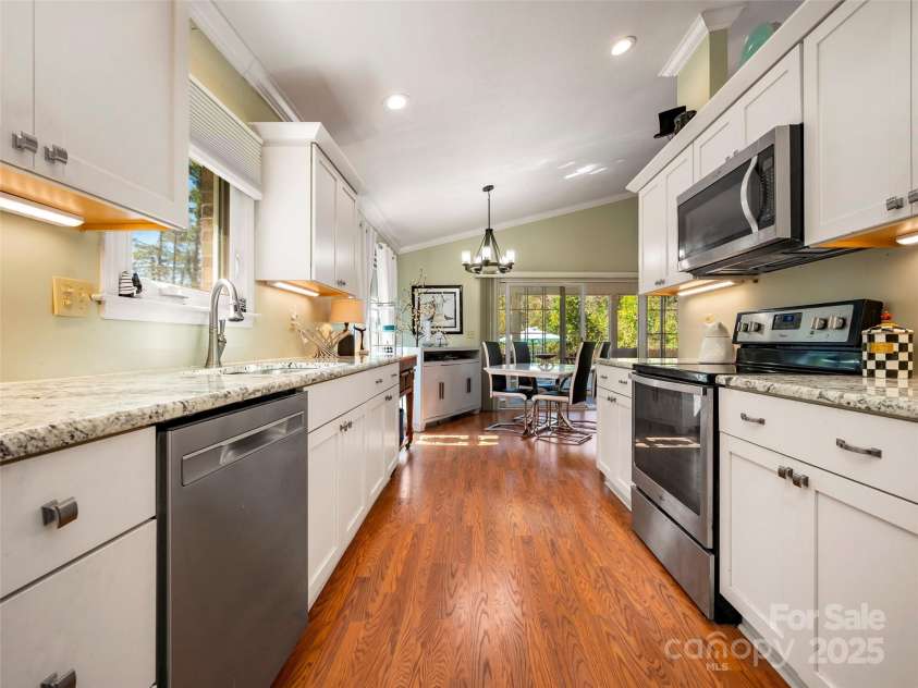 949 Kanuga Road, Hendersonville, NC 28739.  MLS# CAR4312673, YatesRealty ID 3614. 