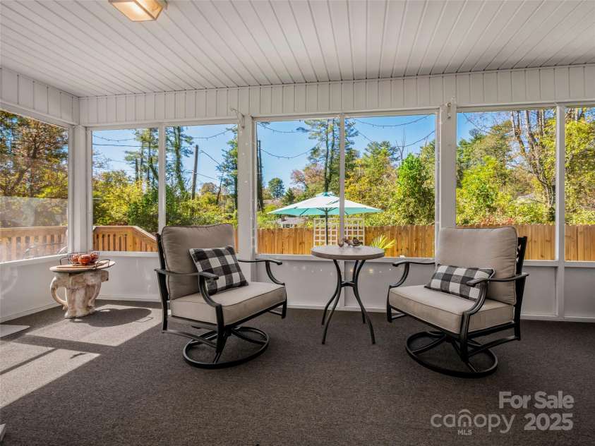 949 Kanuga Road, Hendersonville, NC 28739.  MLS# CAR4312673, YatesRealty ID 3614. 