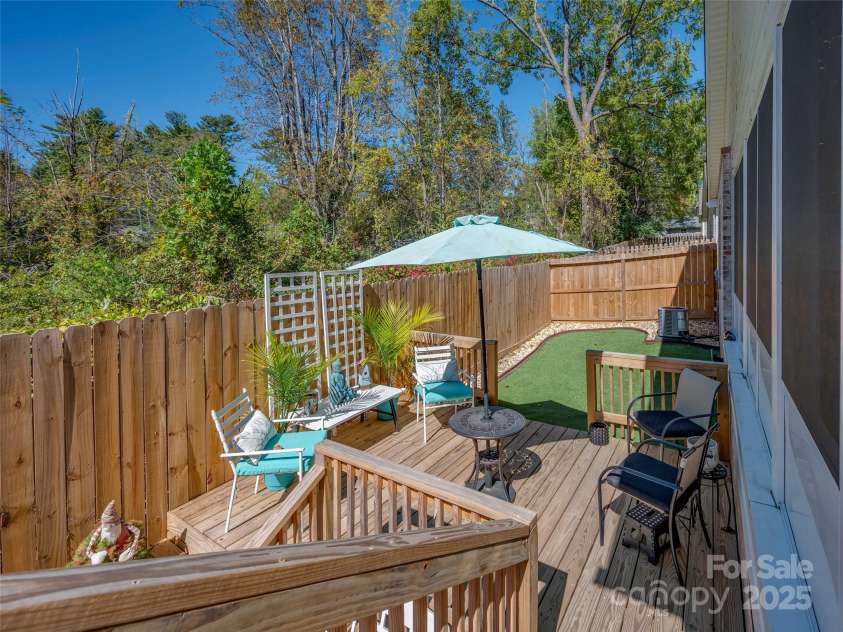 949 Kanuga Road, Hendersonville, NC 28739.  MLS# CAR4312673, YatesRealty ID 3614. 