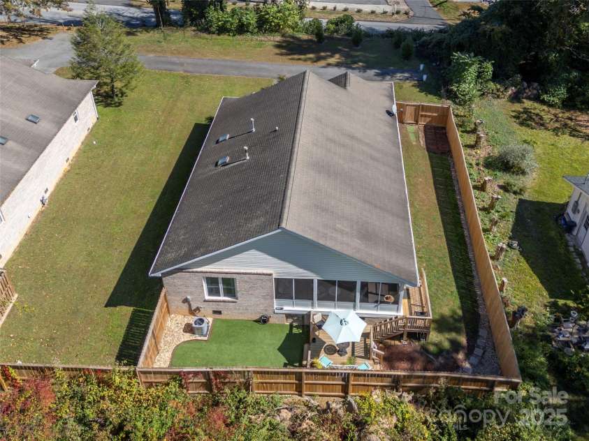 949 Kanuga Road, Hendersonville, NC 28739.  MLS# CAR4312673, YatesRealty ID 3614. 