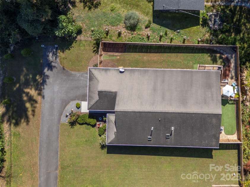 949 Kanuga Road, Hendersonville, NC 28739.  MLS# CAR4312673, YatesRealty ID 3614. 