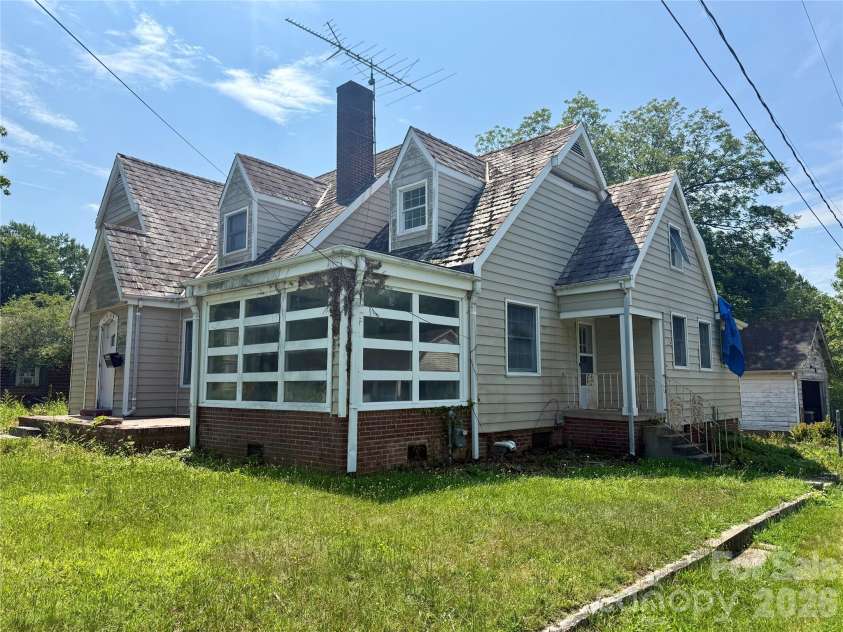 1400 Central Drive, Kannapolis, NC 28083.  MLS# CAR4400928, YatesRealty ID 36140. 
