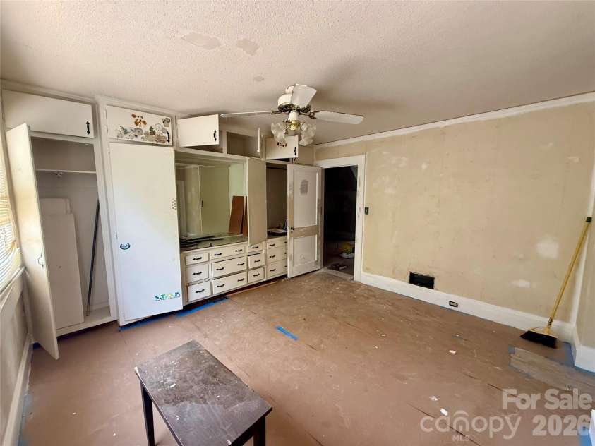 1400 Central Drive, Kannapolis, NC 28083.  MLS# CAR4400928, YatesRealty ID 36140. 