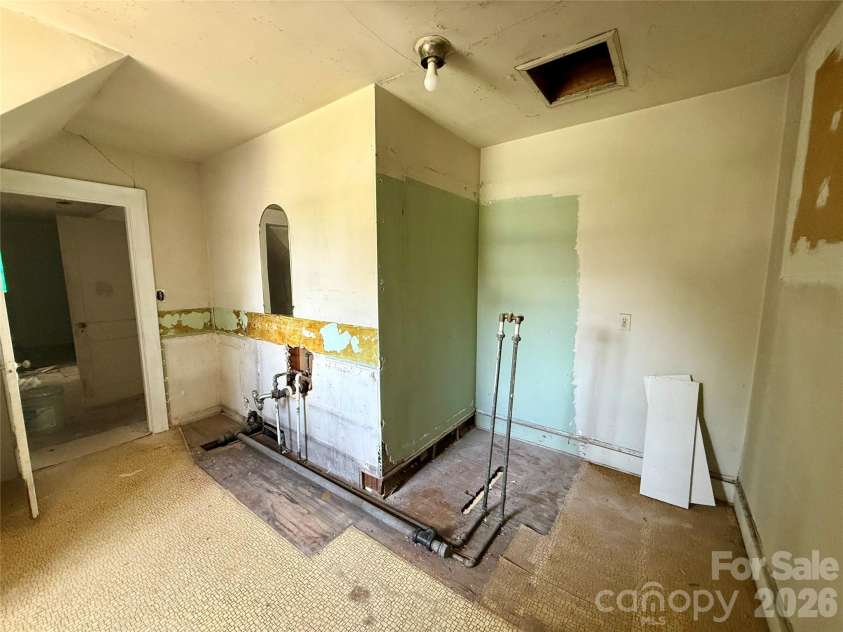 1400 Central Drive, Kannapolis, NC 28083.  MLS# CAR4400928, YatesRealty ID 36140. 