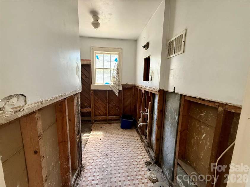 1400 Central Drive, Kannapolis, NC 28083.  MLS# CAR4400928, YatesRealty ID 36140. 