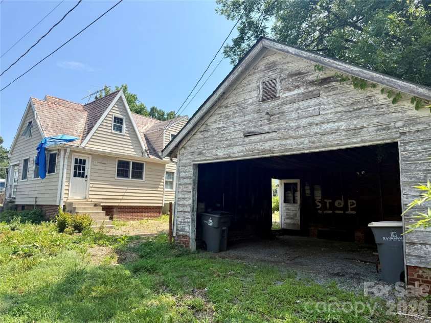 1400 Central Drive, Kannapolis, NC 28083.  MLS# CAR4400928, YatesRealty ID 36140. 