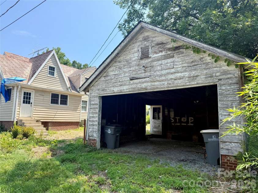 1400 Central Drive, Kannapolis, NC 28083.  MLS# CAR4400928, YatesRealty ID 36140. 