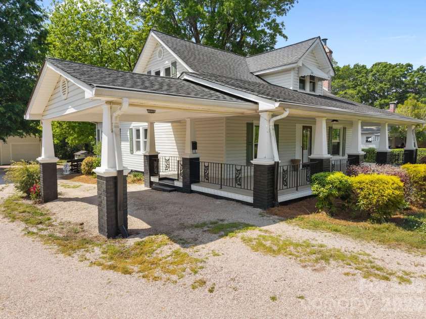 2407 Main Street, Kannapolis, NC 28081.  MLS# CAR4400941, YatesRealty ID 36141. 