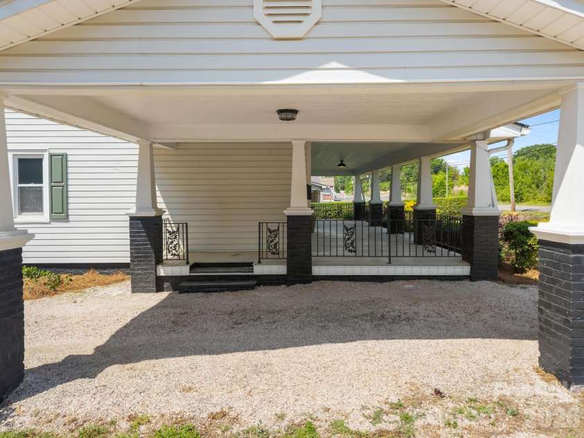 2407 Main Street, Kannapolis, NC 28081.  MLS# CAR4400941, YatesRealty ID 36141. 