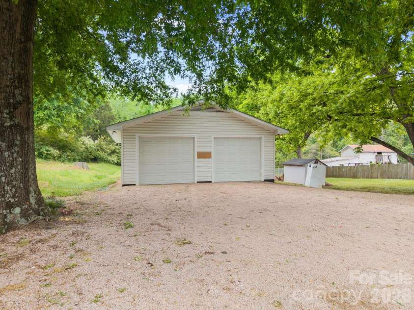2407 Main Street, Kannapolis, NC 28081.  MLS# CAR4400941, YatesRealty ID 36141. 