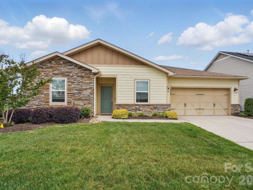5247 Looking Glass Trail, Denver, NC 28037.  MLS# CAR4399155, YatesRealty ID 36142. 