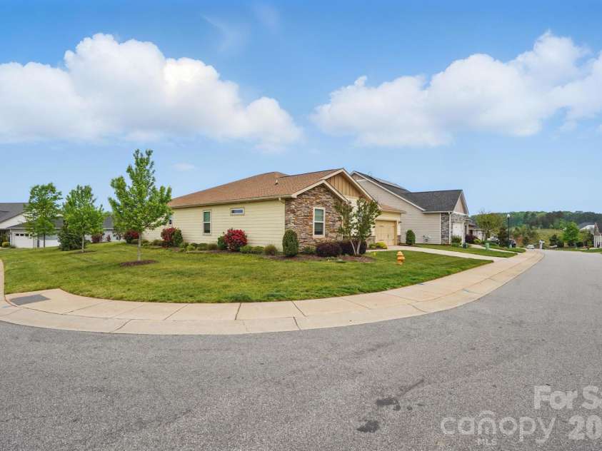 5247 Looking Glass Trail, Denver, NC 28037.  MLS# CAR4399155, YatesRealty ID 36142. 