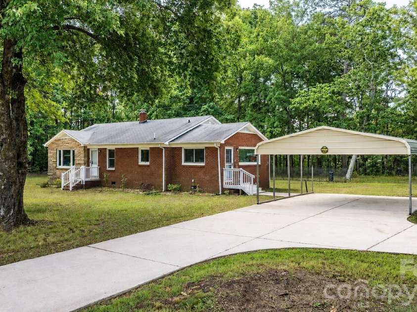2981 East Maiden Road, Maiden, NC 28650.  MLS# CAR4400803, YatesRealty ID 36143. 