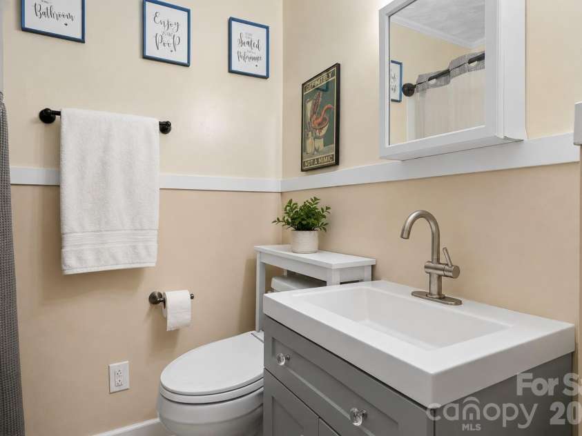 2981 East Maiden Road, Maiden, NC 28650.  MLS# CAR4400803, YatesRealty ID 36143. Full Bathroom