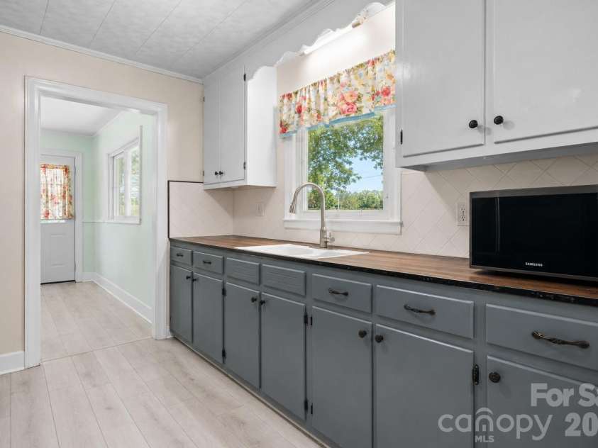 2981 East Maiden Road, Maiden, NC 28650.  MLS# CAR4400803, YatesRealty ID 36143. Kitchen. Virtually staged