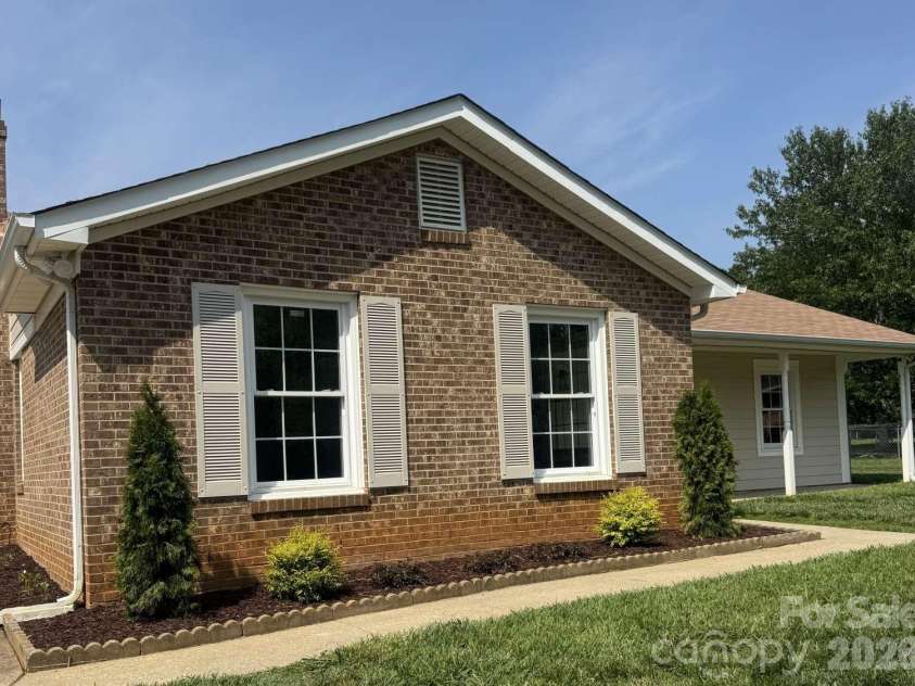 9113 Darius Court, Charlotte, NC 28227.  MLS# CAR4401050, YatesRealty ID 36144. 
