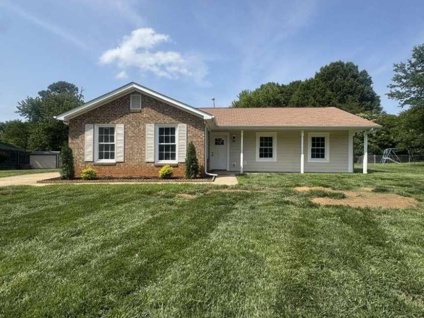 9113 Darius Court, Charlotte, NC 28227.  MLS# CAR4401050, YatesRealty ID 36144. 