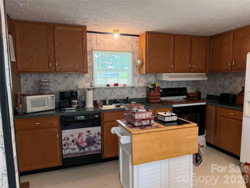 556 Gilbert Road, Columbus, NC 28722.  MLS# CAR4402949, YatesRealty ID 36145. 