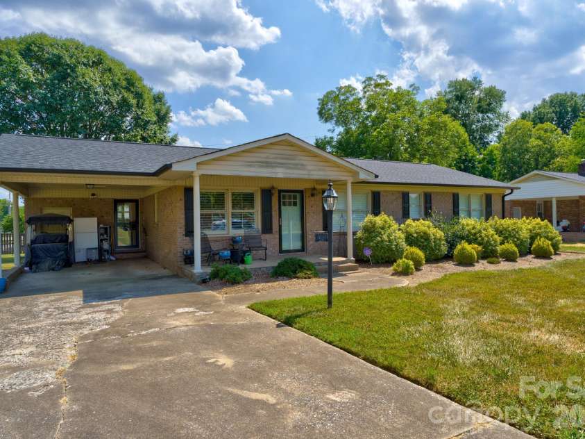 1014 Ranbar Street, Cherryville, NC 28021.  MLS# CAR4402965, YatesRealty ID 36147. 