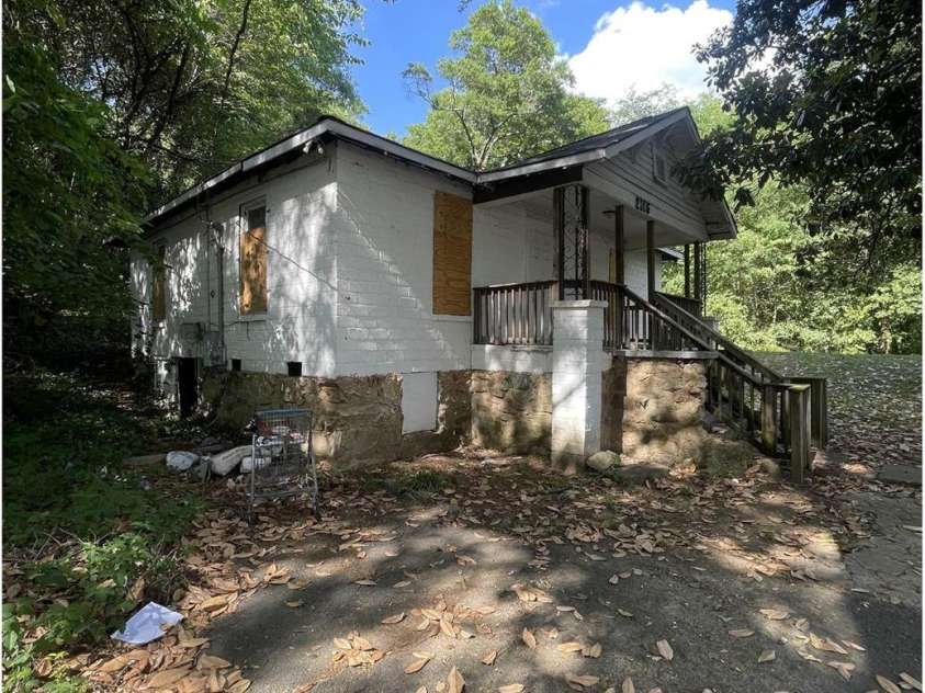 2116 West Boulevard, Charlotte, NC 28208.  MLS# CAR4402594, YatesRealty ID 36148. 
