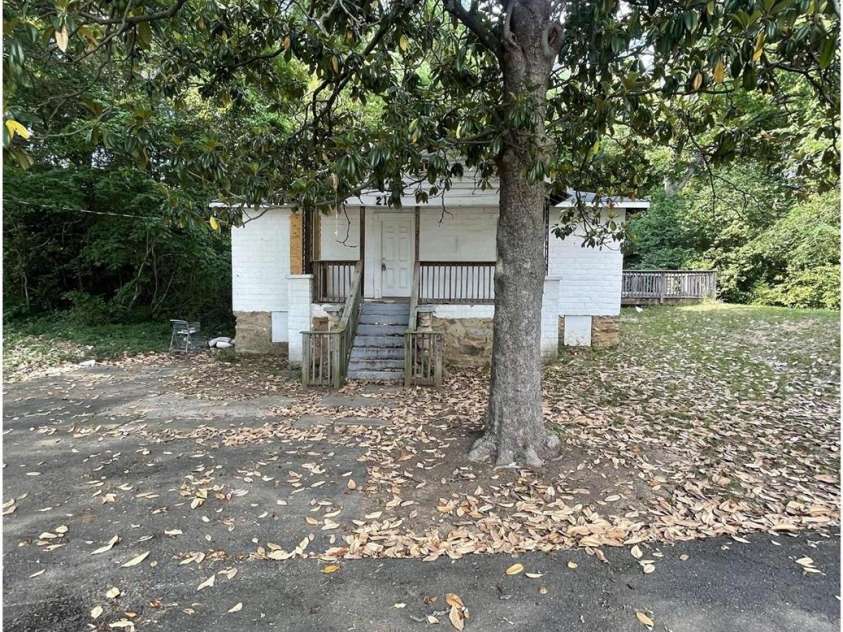 2116 West Boulevard, Charlotte, NC 28208.  MLS# CAR4402594, YatesRealty ID 36148. 