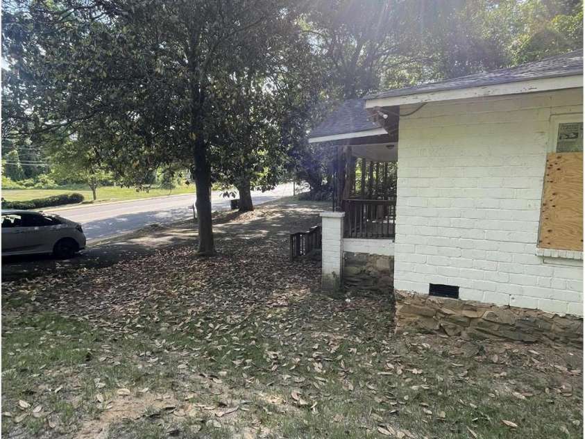 2116 West Boulevard, Charlotte, NC 28208.  MLS# CAR4402594, YatesRealty ID 36148. 