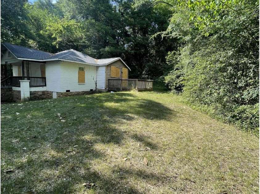 2116 West Boulevard, Charlotte, NC 28208.  MLS# CAR4402594, YatesRealty ID 36148. 