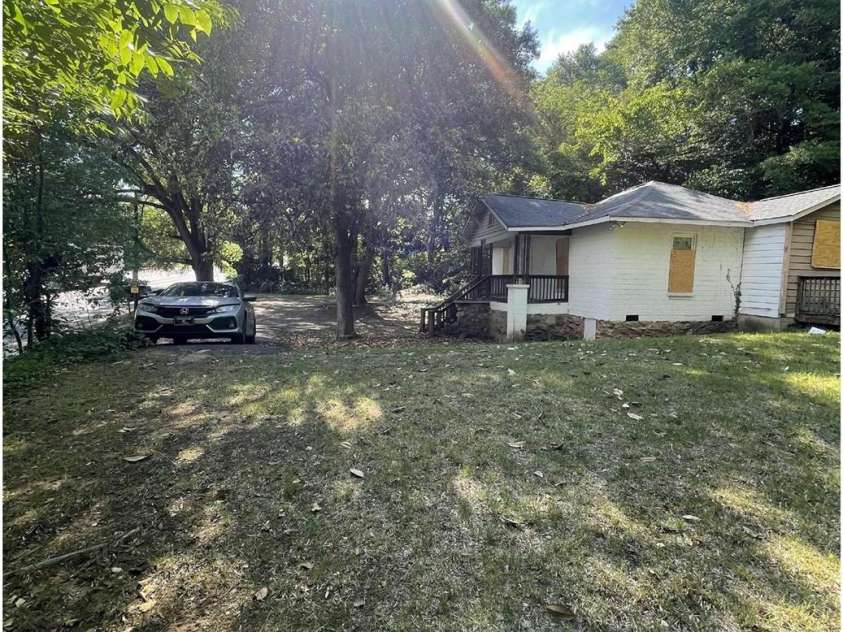 2116 West Boulevard, Charlotte, NC 28208.  MLS# CAR4402594, YatesRealty ID 36148. 